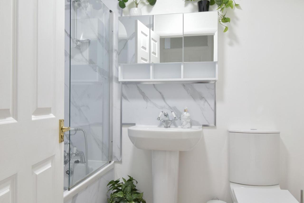 Luxury Spacious 2 Bed Apartment Shilton  Exteriör bild